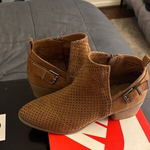 Universal Thread Tan Perforated Ankle Booties
